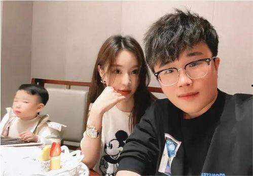 大瓜爆料小眼睛夫妇视频,甜蜜互动引网友热议 第3张 大瓜爆料小眼睛夫妇视频,甜蜜互动引网友热议 第3张